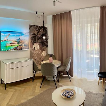 Jeny Boutique Apartment Târgu-Mureş エクステリア 写真