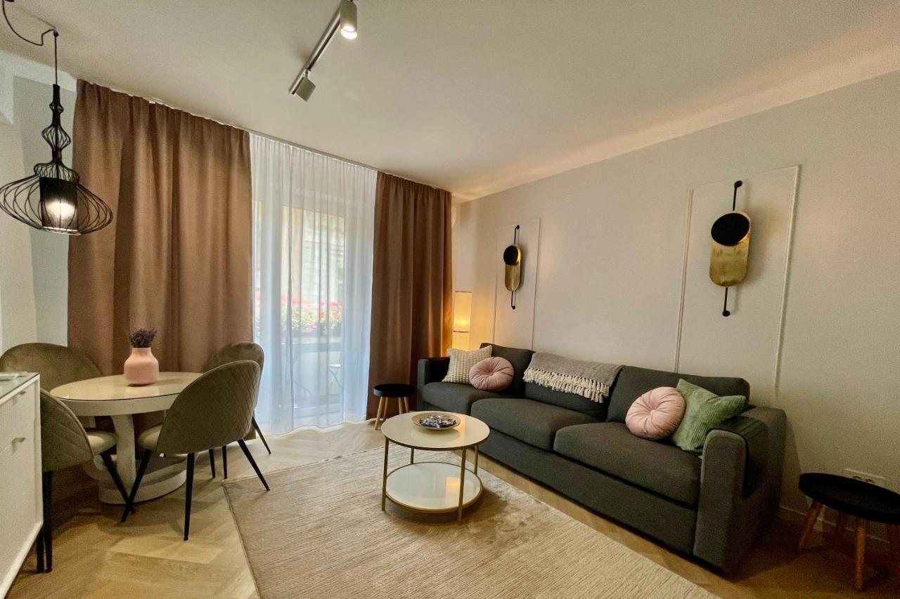 Jeny Boutique Apartment Târgu-Mureş エクステリア 写真